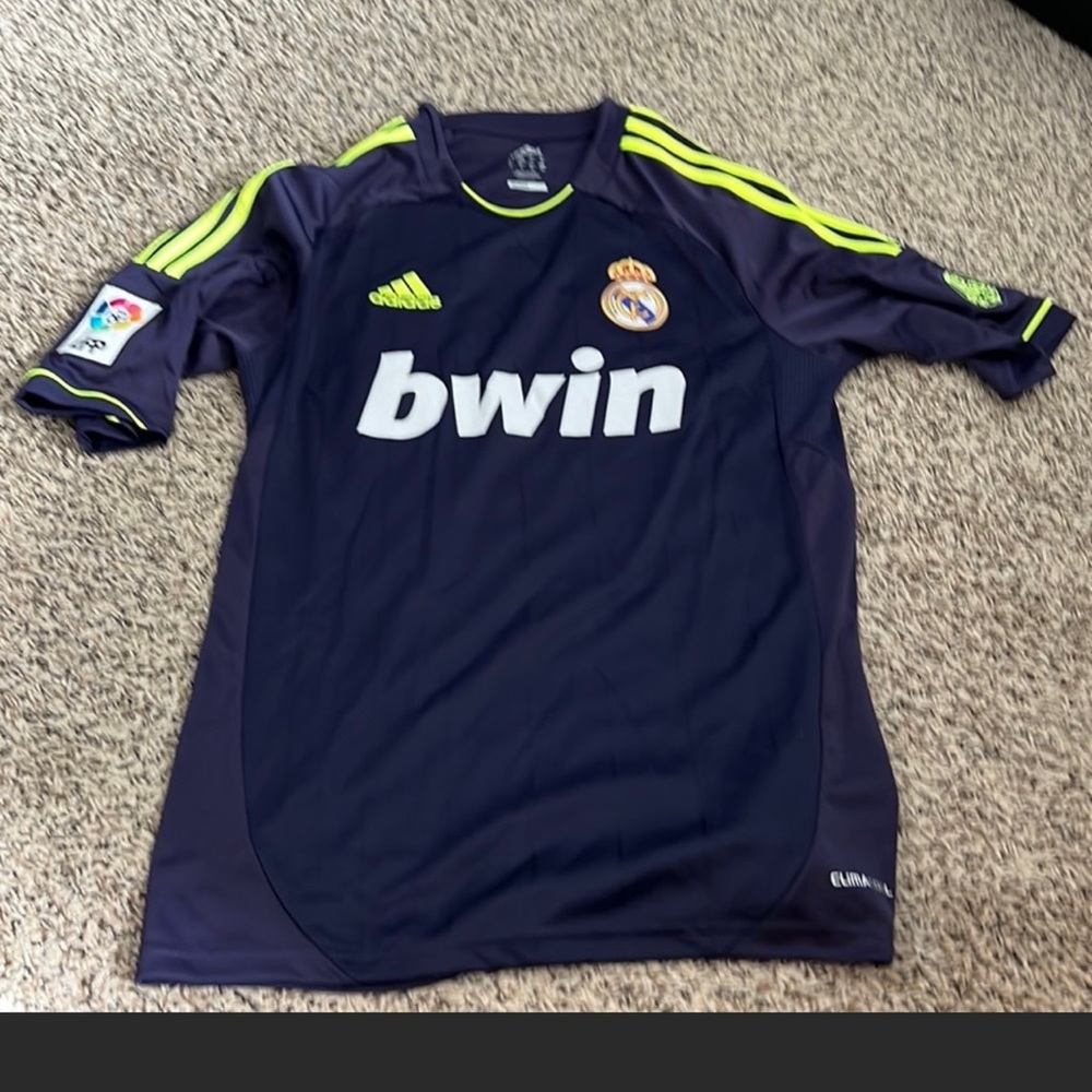 Variety of soccer jersey, all in size small men’s - smoke free home